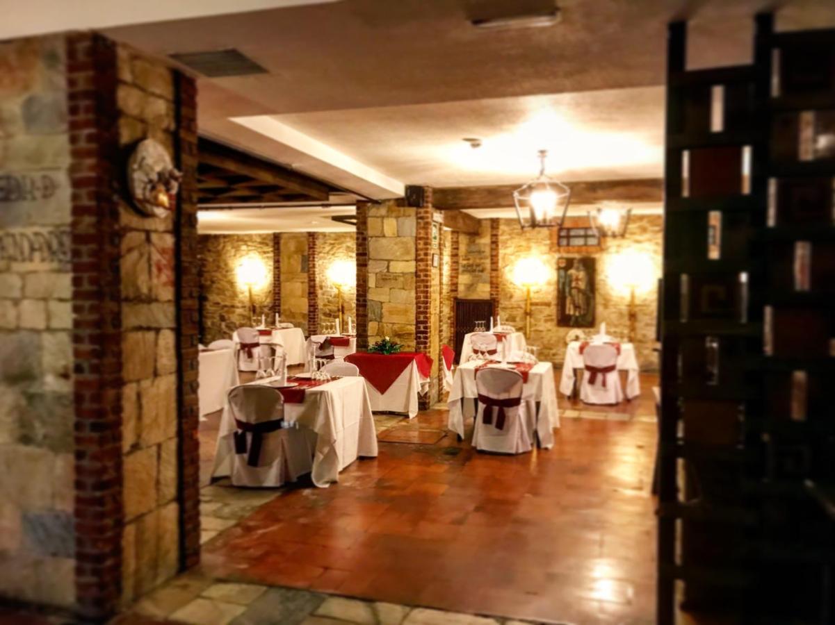 Hotel Temple Ponferrada Bagian luar foto