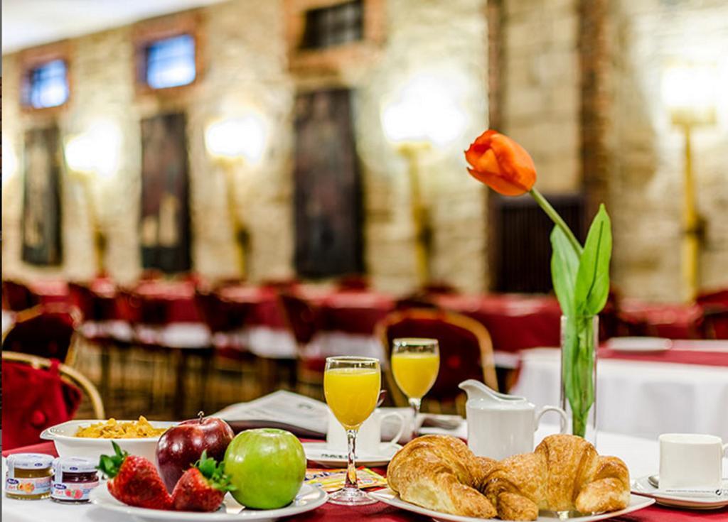 Hotel Temple Ponferrada Bagian luar foto